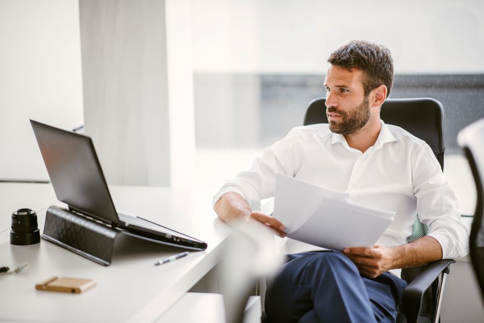 ¿Listo para emprender? Protege tu negocio desde el inicio. Conoce la legislación aplicable, separa tu patrimonio del de la sociedad, mantente protegido con seguros y asegura tu propiedad intelectual. Rocket Lawyer te guía en cada paso para que tu negocio crezca con seguridad.