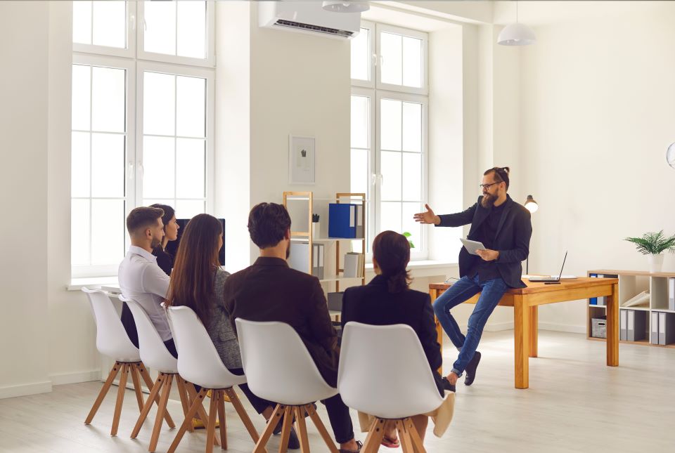 Asóciate y aborda un proyecto empresarial en común con otros empresarios